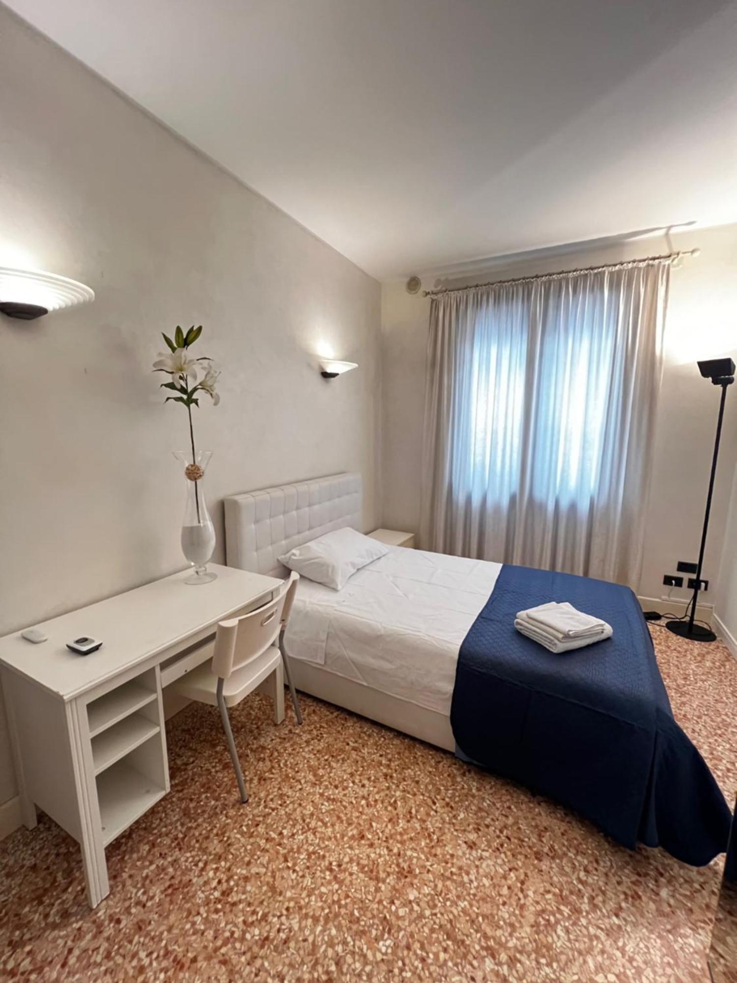 Locazione Turistica Joyful Padova Hotel Bagian luar foto