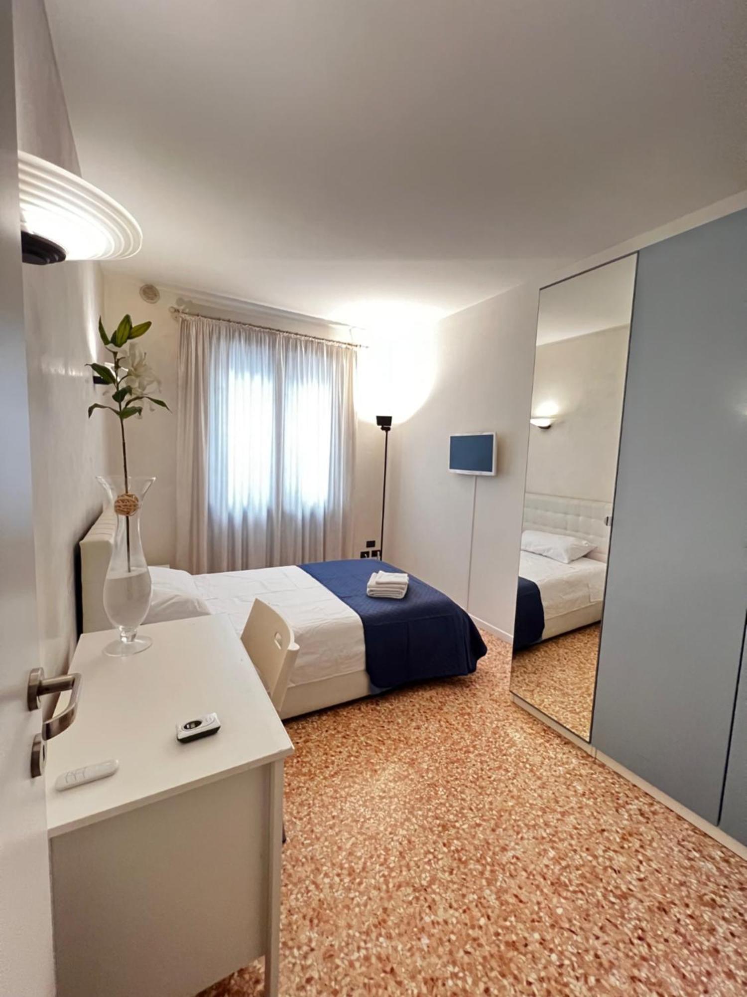 Locazione Turistica Joyful Padova Hotel Bagian luar foto